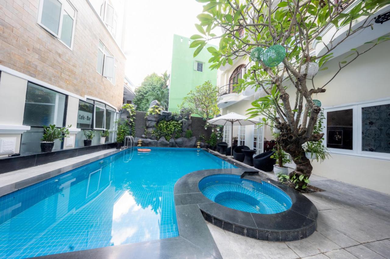 Gold Coast Hotel